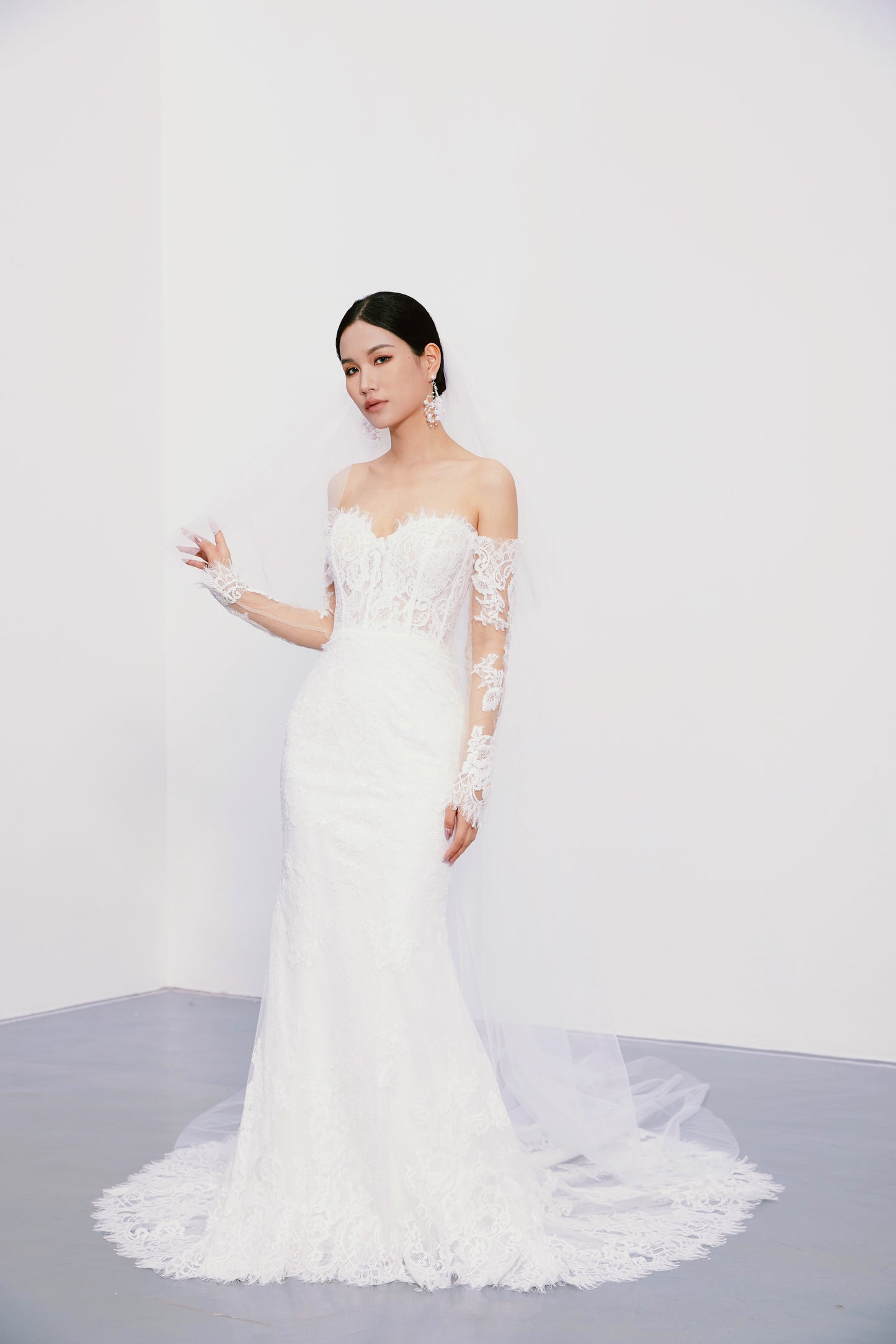 sweethearted wedding dress with long sleeves