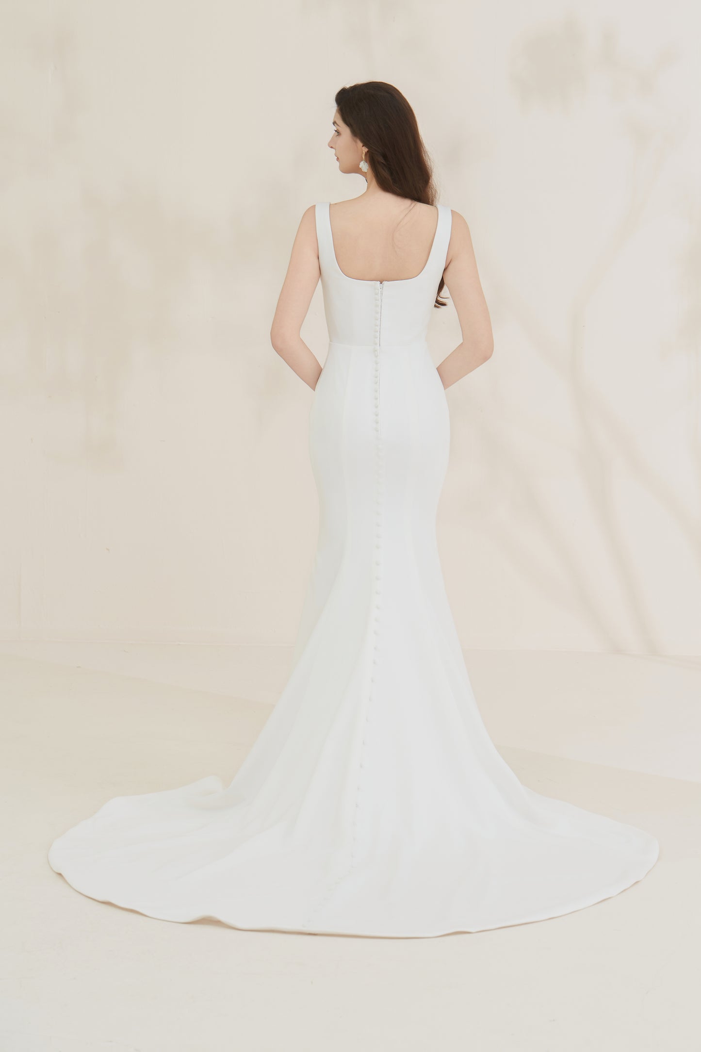 sleek wedding dress, elegant wedding dress, satin wedding dress, classy wedding gown, square neck wedding gown, minimalist wedding gown, custom wedding gown, high quality wedding gown, brisbane wedding dress, brisbane designer wedding gown, bespoke wedding gown, plus size wedding dress, fit and flare wedding dress, 极简婚纱,法式婚纱,缎面婚纱,轻奢婚纱