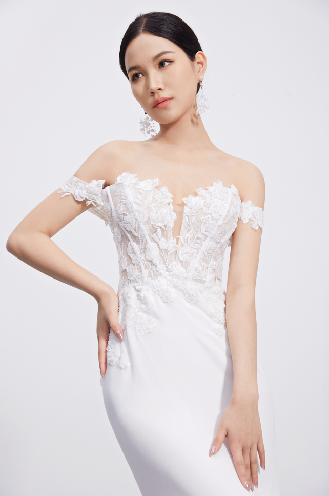 lace wedding dress