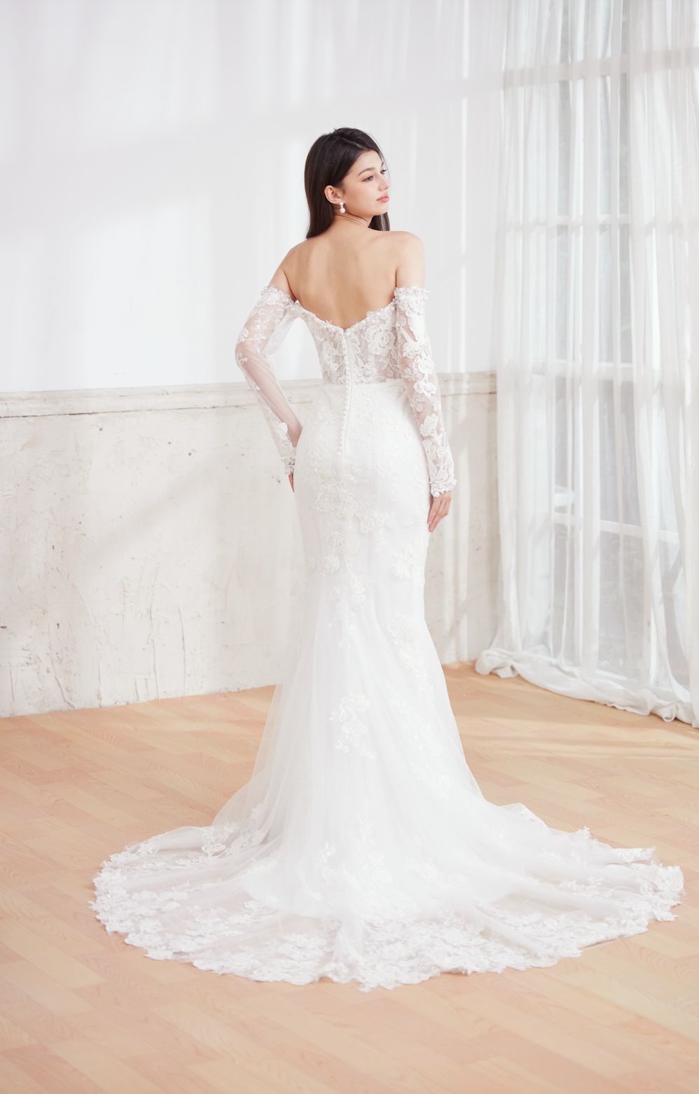 lace mermaid wedding gown