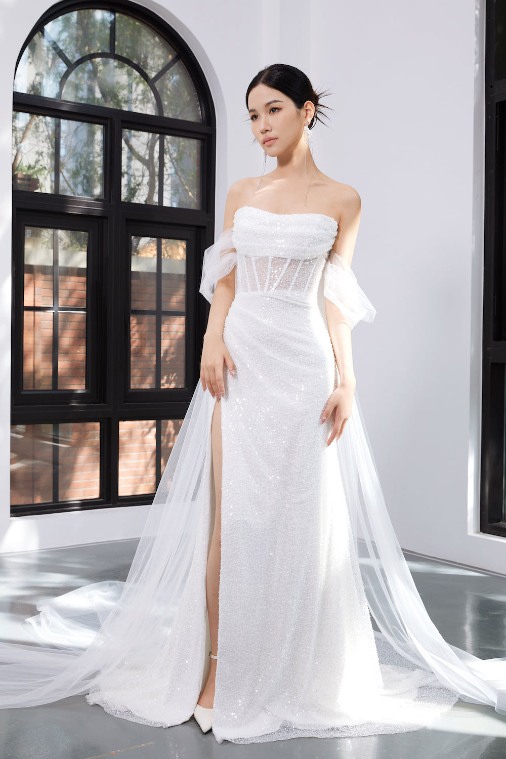 wedding dress, sequence wedding dress, unique wedding gown, wow factor wedding gown, off the shoulder wedding dress, high-spilt wedding dress, sexy wedding dress, fishboned wedding dress, glittering wedding dress, brisbane off the rack wedding gown, brisbane local wedding dress, sequence off the shoulder wedding gown, custom my own wedding dress, 性感婚纱,亮片婚纱,高分叉婚纱,显瘦婚纱