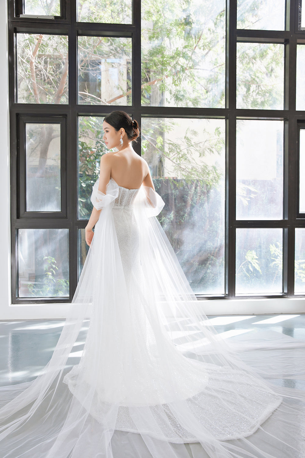 wedding dress, sequence wedding dress, unique wedding gown, wow factor wedding gown, off the shoulder wedding dress, high-spilt wedding dress, sexy wedding dress, fishboned wedding dress, glittering wedding dress, brisbane off the rack wedding gown, brisbane local wedding dress, sequence off the shoulder wedding gown, custom my own wedding dress, 性感婚纱,亮片婚纱,高分叉婚纱,显瘦婚纱