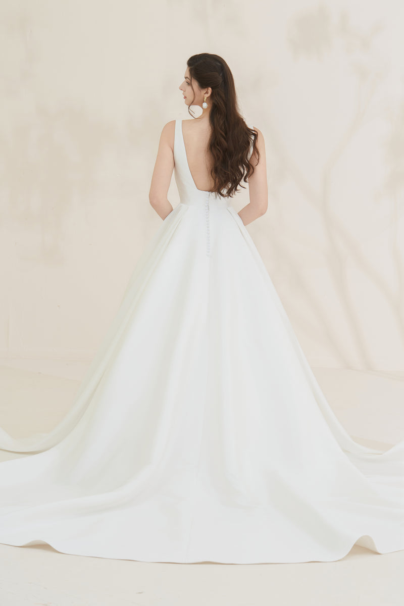 sleek wedding dress, elegant wedding dress, satin wedding dress, classy wedding gown, square neck wedding gown, minimalist wedding gown, custom wedding gown, high quality wedding gown, brisbane wedding dress, brisbane designer wedding gown, bespoke wedding gown, plus size wedding dress