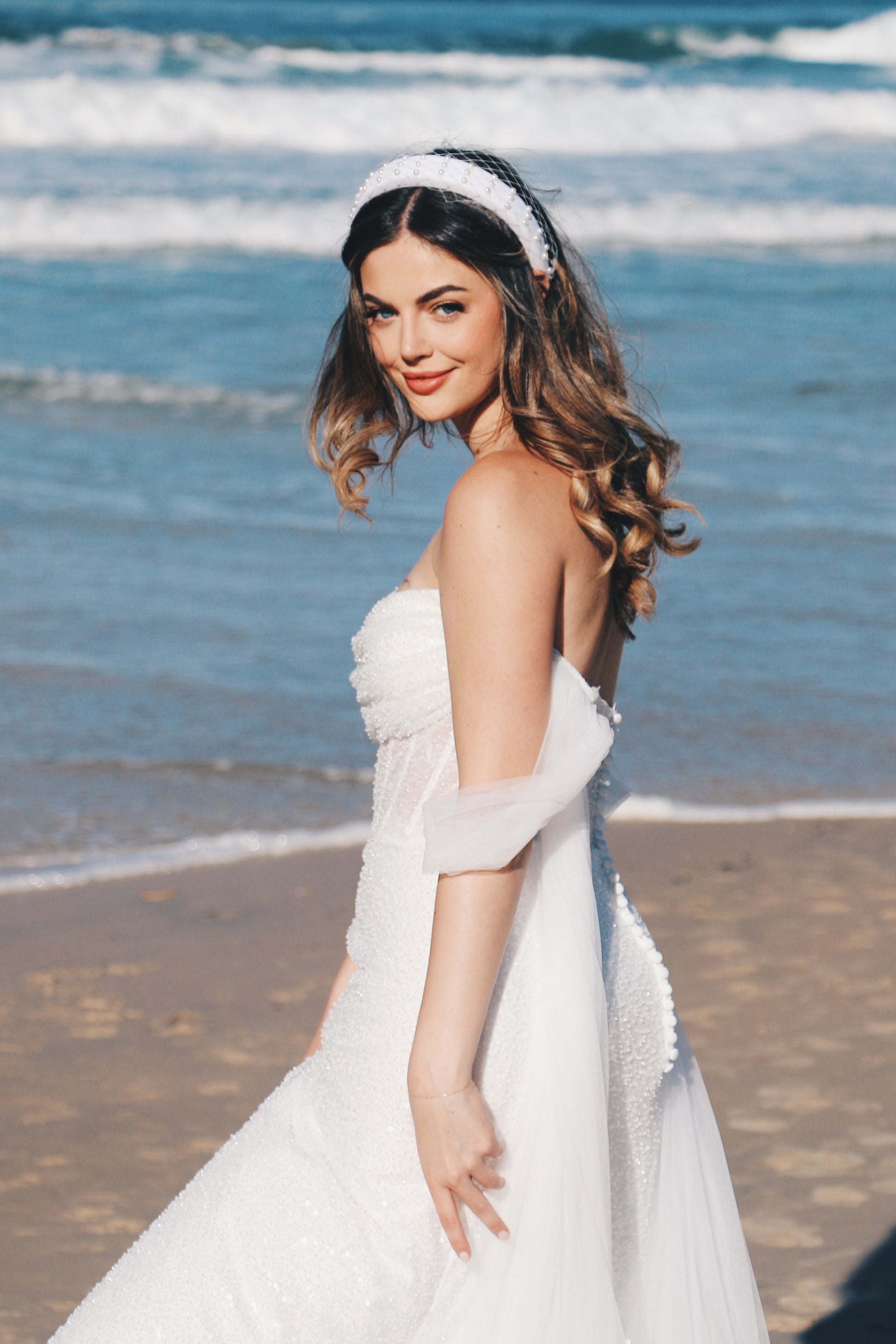 wedding dress, sequence wedding dress, unique wedding gown, wow factor wedding gown, off the shoulder wedding dress, high-spilt wedding dress, sexy wedding dress, fishboned wedding dress, glittering wedding dress, brisbane off the rack wedding gown, brisbane local wedding dress, sequence off the shoulder wedding gown, custom my own wedding dress， 性感婚纱，亮片婚纱，高分叉婚纱，显瘦婚纱