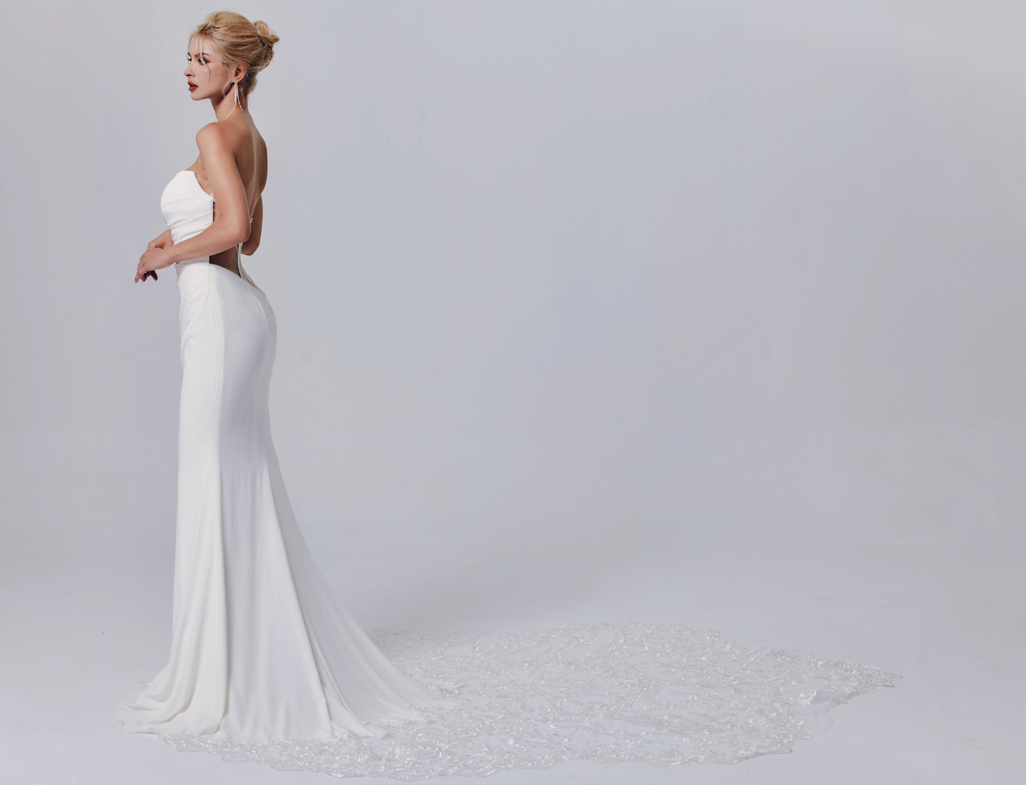 stunning train detailed sleek wedding dress