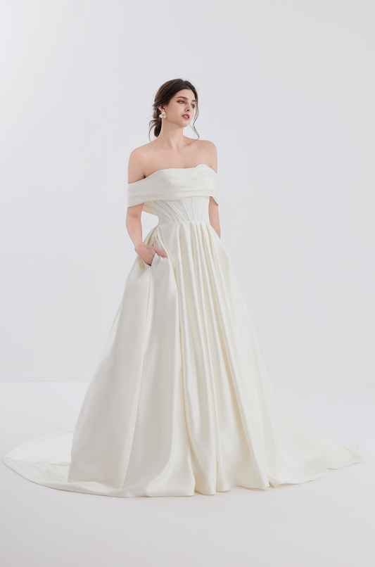 regal wedding dress, a-lined wedding gown, wedding dress with pockets, satin wedding dress, high quality wedding gown brisbane, brisbane custom wedding gown, unique wedding gown, off-the-shoulder wedding dress, mikado wedding dress, elegant wedding gown, high quality wedding gown, 优雅婚纱，法式婚纱，韩式婚纱，高品质澳洲婚纱，australian designer wedding gown, australian label wedding dress, wedding dress in brisbane, melbourne wedding dress