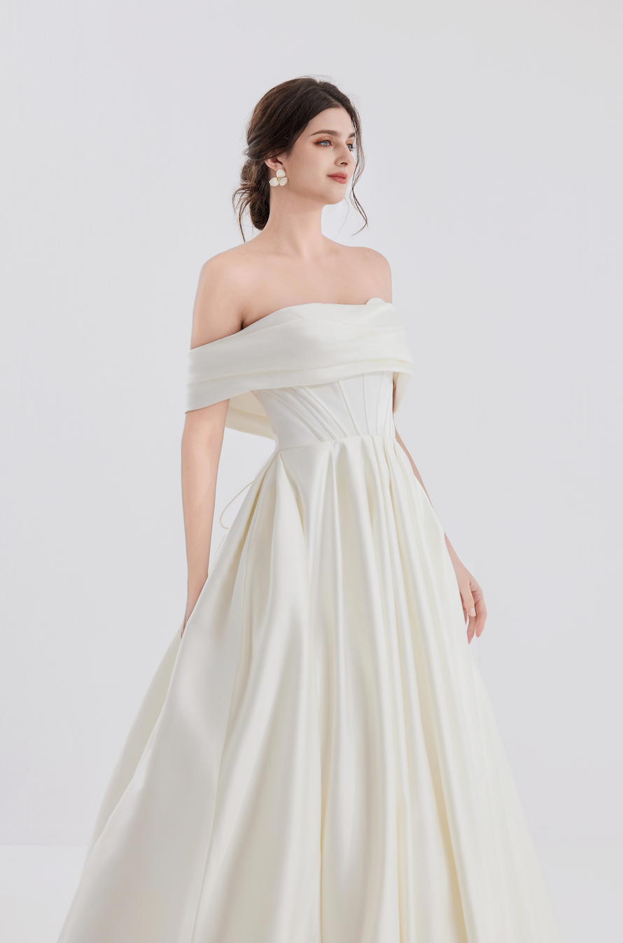 regal wedding dress, a-lined wedding gown, wedding dress with pockets, satin wedding dress, high quality wedding gown brisbane, brisbane custom wedding gown, unique wedding gown, off-the-shoulder wedding dress, mikado wedding dress, elegant wedding gown, high quality wedding gown, 优雅婚纱，法式婚纱，韩式婚纱，高品质澳洲婚纱，australian designer wedding gown, australian label wedding dress, wedding dress in brisbane, melbourne wedding dress