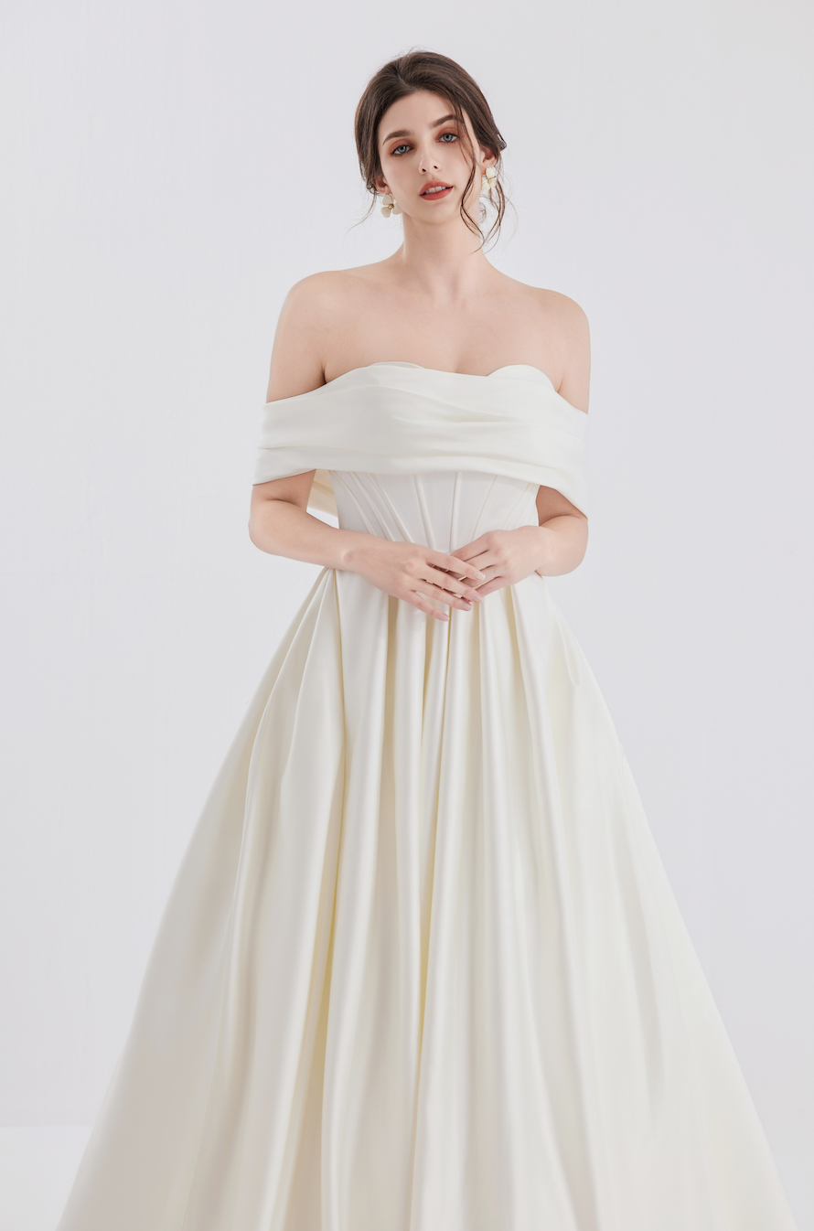slimming wedding gown, fishboned wedding gown, corset wedding gown, regal wedding dress, a-lined wedding gown, wedding dress with pockets, satin wedding dress, high quality wedding gown brisbane, brisbane custom wedding gown, unique wedding gown, off-the-shoulder wedding dress, mikado wedding dress, elegant wedding gown, high quality wedding gown, 优雅婚纱，法式婚纱，韩式婚纱，高品质澳洲婚纱，australian designer wedding gown, australian label wedding dress, wedding dress in brisbane, melbourne wedding dress