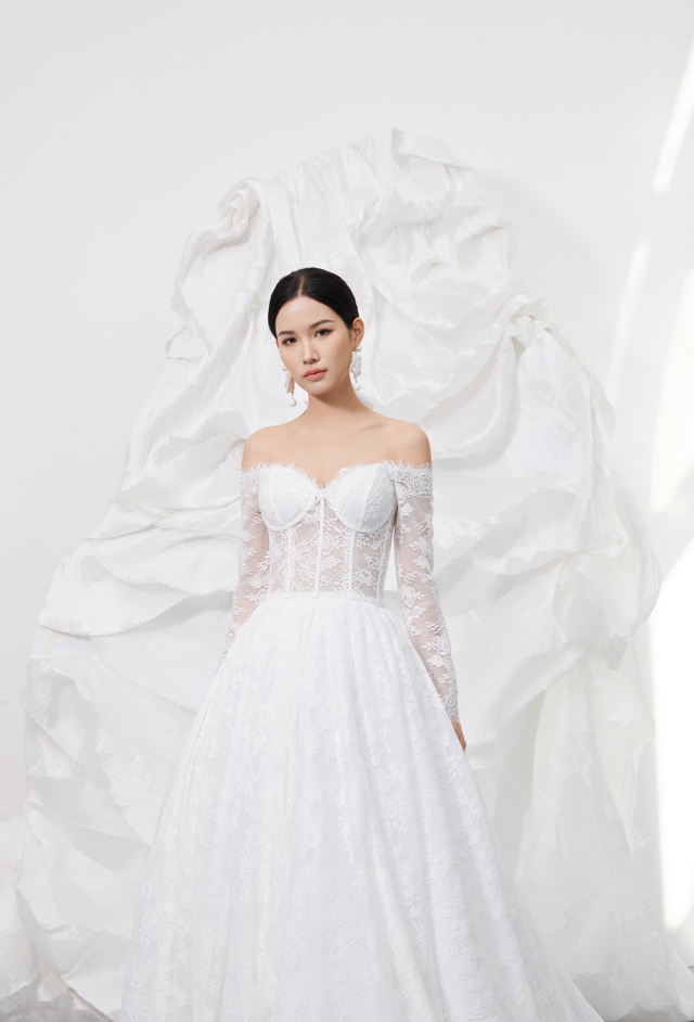 a-lined wedding dress in lace with long sleeves