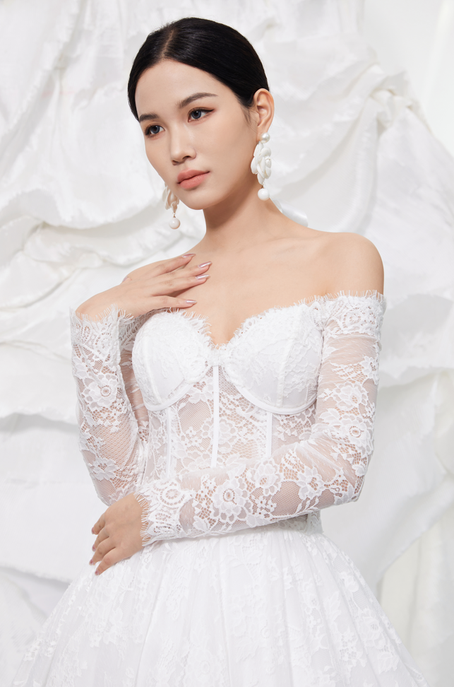 lace wedding dress with sleeves