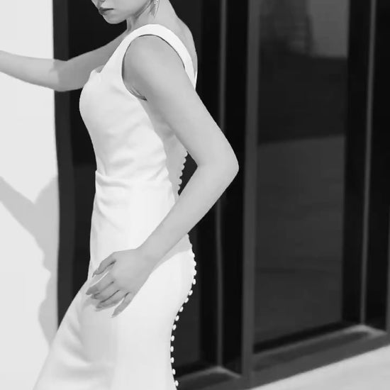 sleek wedding dress, elegant wedding dress, satin wedding dress, classy wedding gown, square neck wedding gown, minimalist wedding gown, custom wedding gown, high quality wedding gown, brisbane wedding dress, brisbane designer wedding gown, bespoke wedding gown, plus size wedding dress, fit and flare wedding dress, 极简婚纱，法式婚纱，缎面婚纱，轻奢婚纱