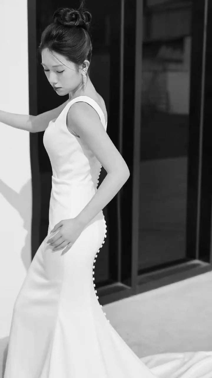 sleek wedding dress, elegant wedding dress, satin wedding dress, classy wedding gown, square neck wedding gown, minimalist wedding gown, custom wedding gown, high quality wedding gown, brisbane wedding dress, brisbane designer wedding gown, bespoke wedding gown, plus size wedding dress, fit and flare wedding dress, 极简婚纱，法式婚纱，缎面婚纱，轻奢婚纱