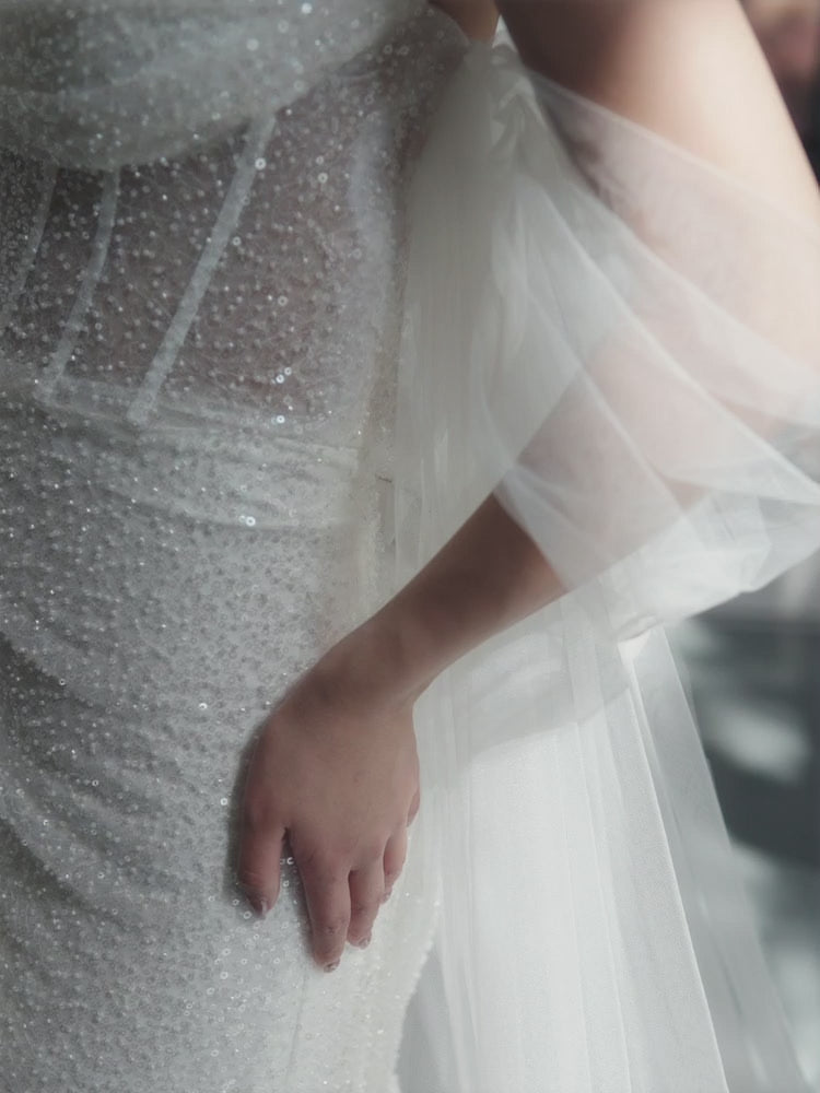 wedding dress, sequence wedding dress, unique wedding gown, wow factor wedding gown, off the shoulder wedding dress, high-spilt wedding dress, sexy wedding dress, fishboned wedding dress, glittering wedding dress, brisbane off the rack wedding gown, brisbane local wedding dress, sequence off the shoulder wedding gown, custom my own wedding dress， 性感婚纱，亮片婚纱，高分叉婚纱，显瘦婚纱