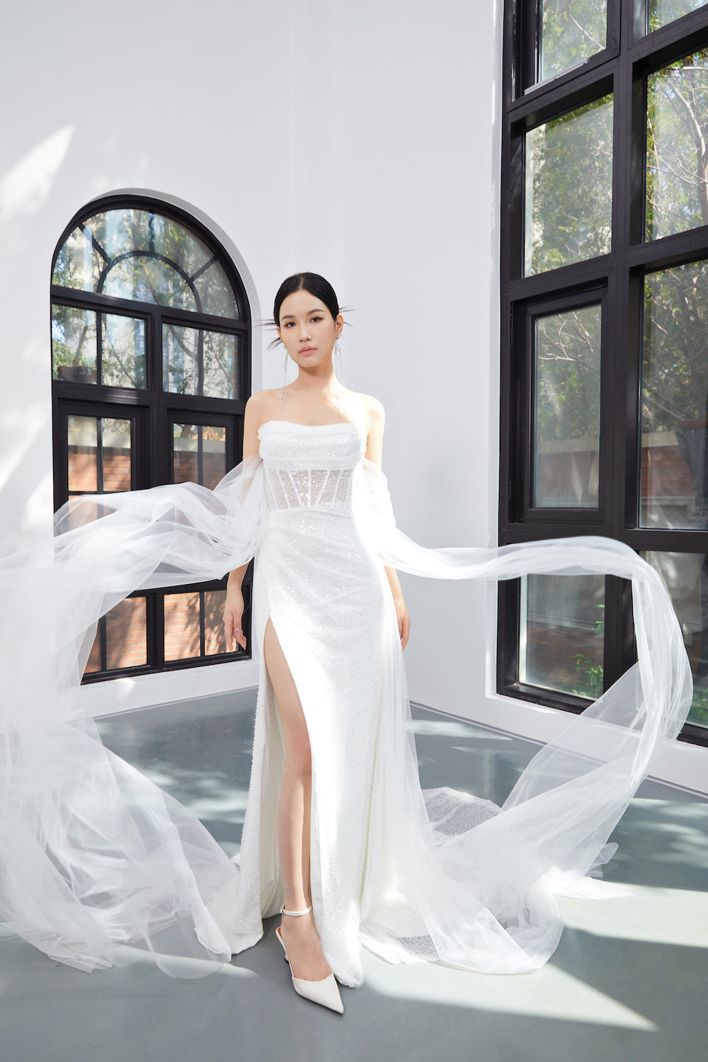 weeding dress, sequence wedding dress, unique wedding gown, wow factor wedding gown, off the shoulder wedding dress, high-spilt wedding dress, sexy wedding dress, fishboned wedding dress, glittering wedding dress, brisbane off the rack wedding gown, brisbane local wedding dress, sequence off the shoulder wedding gown, custom my own wedding dress