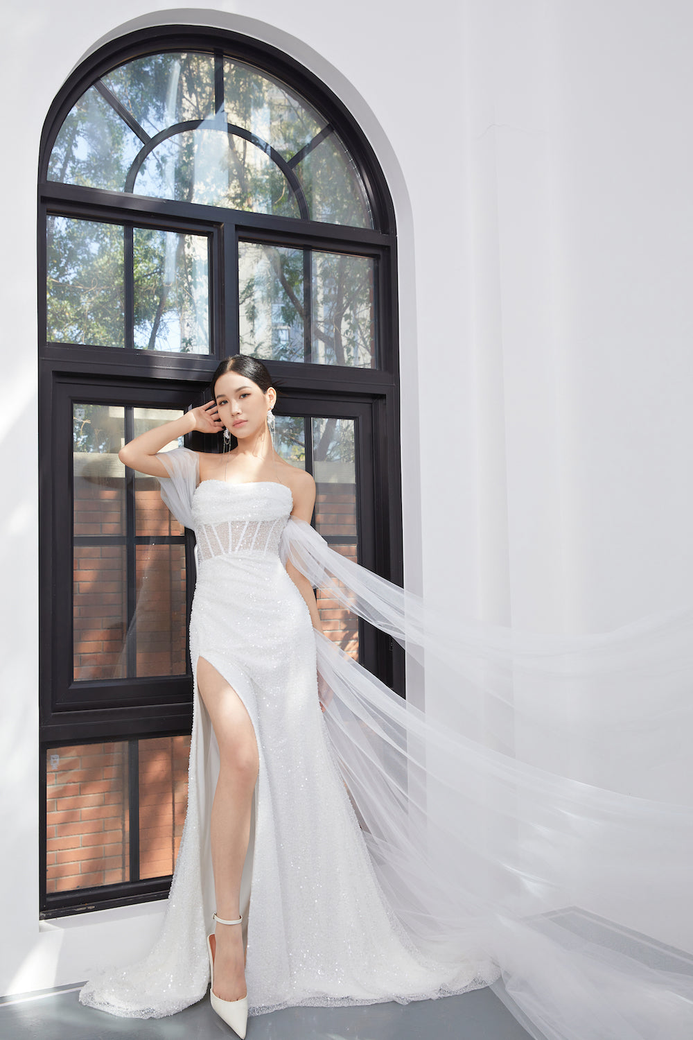 wedding dress, sequence wedding dress, unique wedding gown, wow factor wedding gown, off the shoulder wedding dress, high-spilt wedding dress, sexy wedding dress, fishboned wedding dress, glittering wedding dress, brisbane off the rack wedding gown, brisbane local wedding dress, sequence off the shoulder wedding gown, custom my own wedding dress， 性感婚纱，亮片婚纱，高分叉婚纱，显瘦婚纱