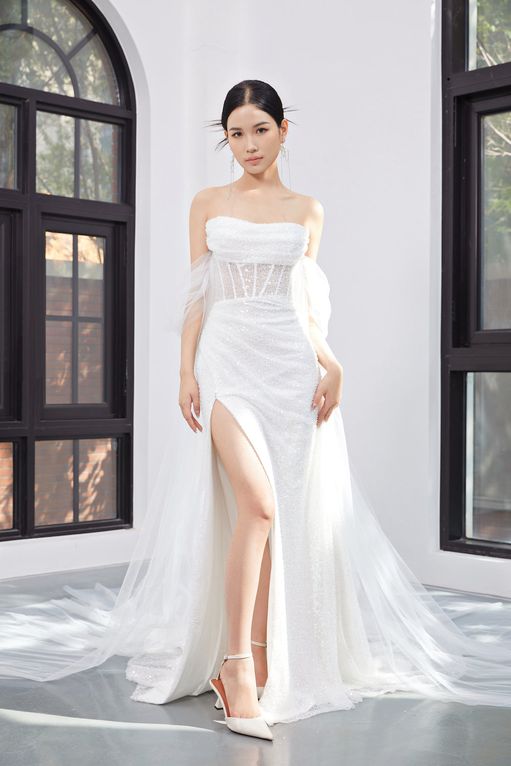 wedding dress, sequence wedding dress, unique wedding gown, wow factor wedding gown, off the shoulder wedding dress, high-spilt wedding dress, sexy wedding dress, fishboned wedding dress, glittering wedding dress, brisbane off the rack wedding gown, brisbane local wedding dress, sequence off the shoulder wedding gown, custom my own wedding dress， 性感婚纱，亮片婚纱，高分叉婚纱，显瘦婚纱